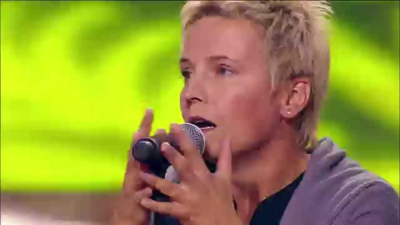 Слушать сурганову белая песня. Сурганова живой звук. Сурганова живой звук победитель