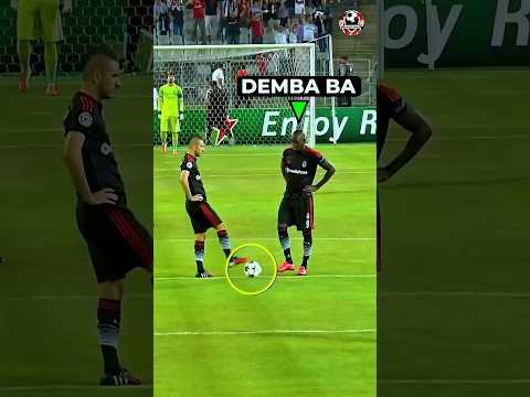 أهداف من منتصف الملعب كرة القدم كوميديات  ميسي  رونالدو  