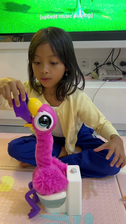 LEIKA PUNYA MAINAN VIRAL FLAMINGO YANG BISA PUP PASIR‼️JIJIK BANGET💩🤮 #leika #viral #shorts