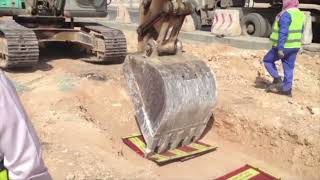 30 tonne digger demonstrating the impact strength of Stokbord Cover