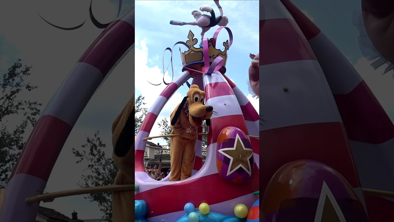 Pluto | Disney World Parade | 