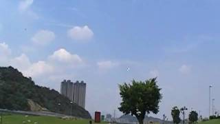 Sam flying his snoopy rcairplan at Xindien Taiwan 20100708 (4).MOD