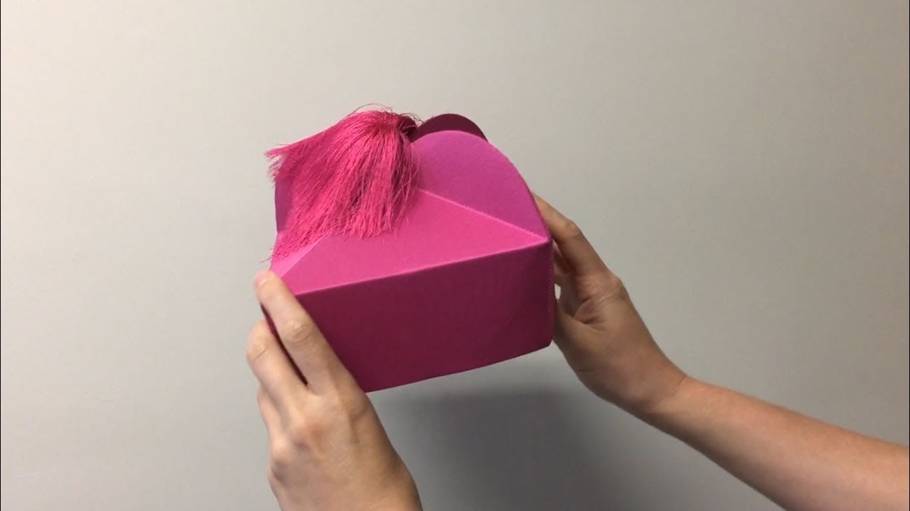 How to fold a collapsible biretta