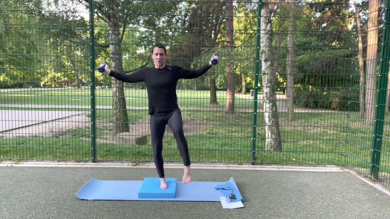 Die Ohne-Schuhe-Edition (1): Bodystyling mit Hanteln und dem Balance Pad