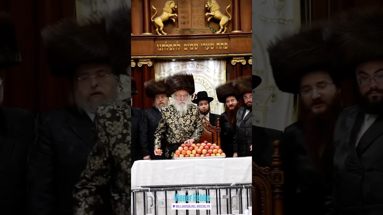 Apple Tish with Viener Rebbe - Motzei Simchas Torah 2025 | עפל טיש אצל כ״ק האדמו״ר מוויען שליט״א