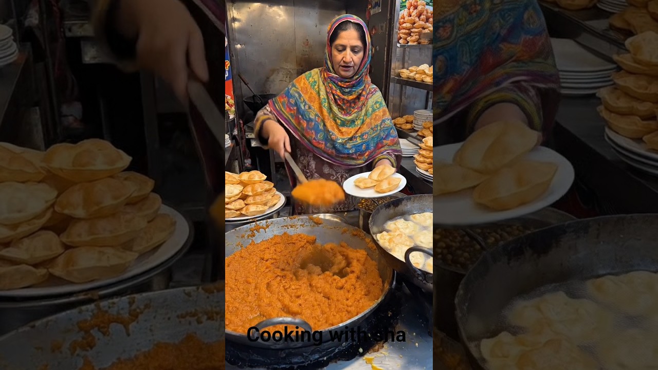 Aunty Saba selling Halwa puri nashta 🤩🤤 