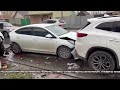 В Волгограде маршрутка врезалась в припаркованные автомобили