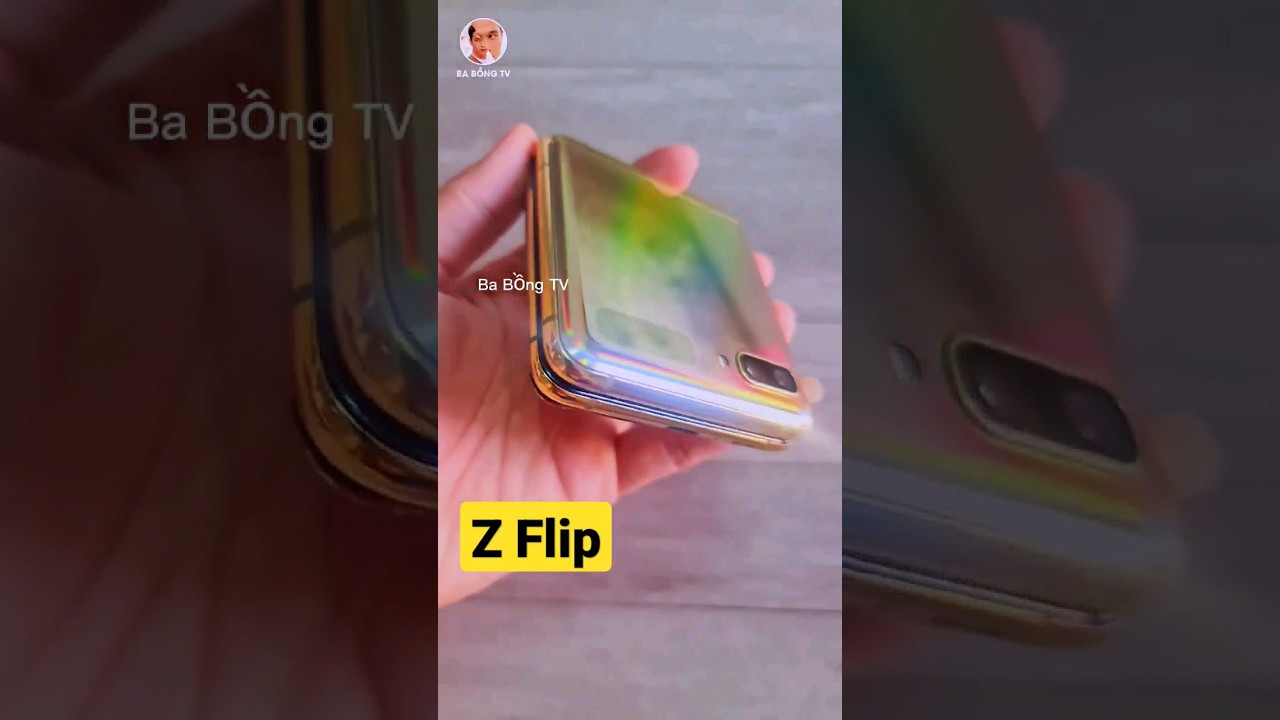 Z Flip Gold 🤣 samsung shorts YouTube