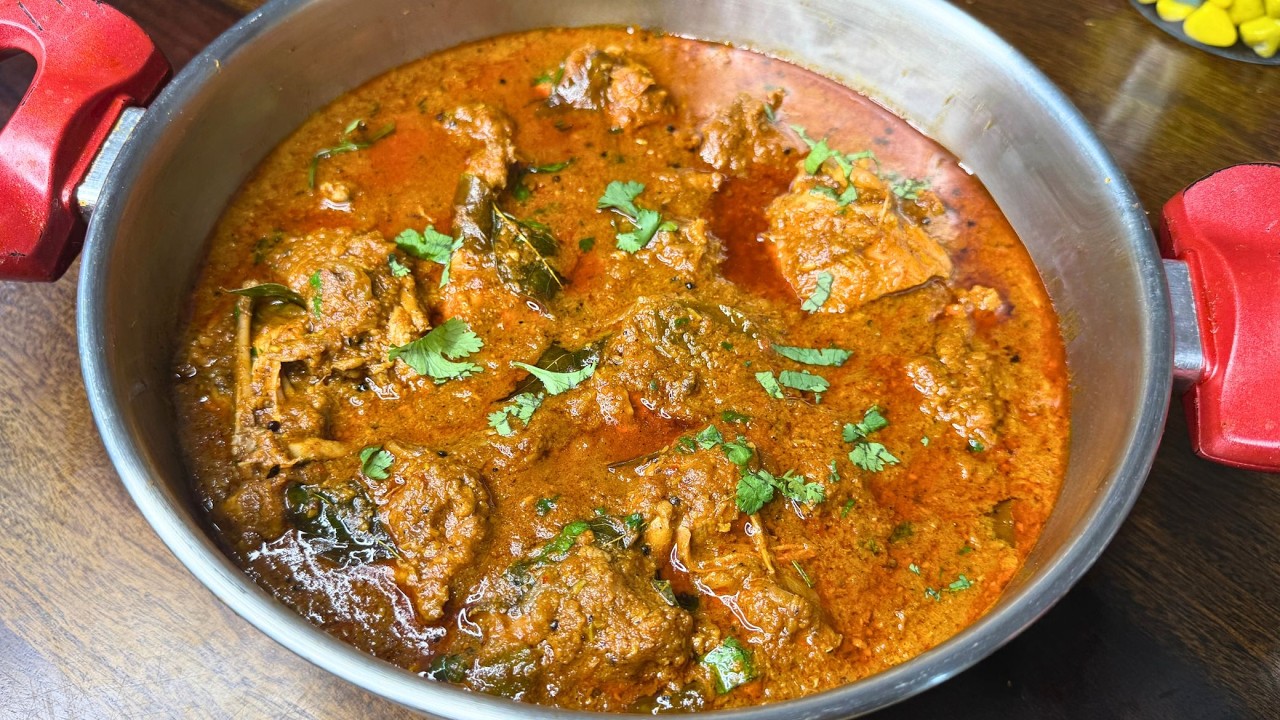Kerala Style Chicken Curry - Varutharacha Chicken Curry l Spicy Chicken Curry Recipe #chicken