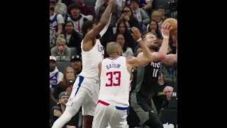Domantas Sabonis points in the paint