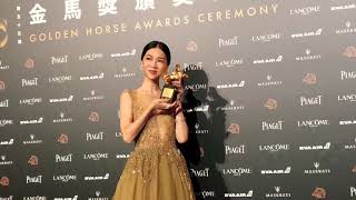 金馬55謝盈萱擊敗孫儷趙濤曾美慧孜周迅拿掉最佳女主角來到後台接受訪問