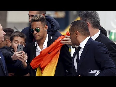 When Neymar Goes Out in Public