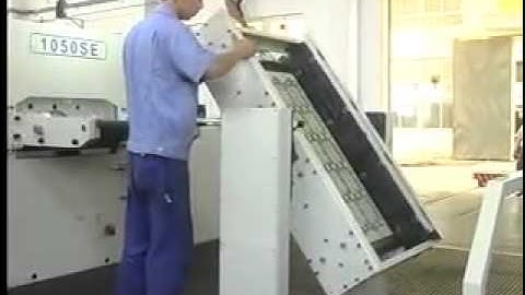 1050SE Automatic Flatbed Diecutting & Creasing Machine with Stripping Station