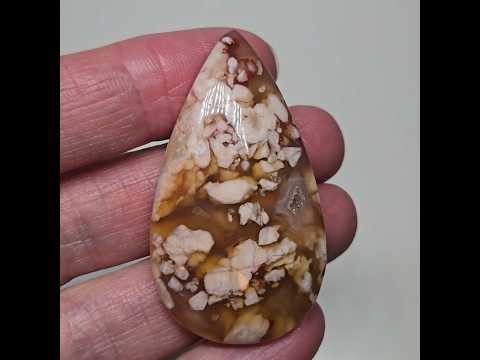 Агат с друзами кварца 67 ct – природный кабошон для создания ювелирных украшений, видео 1