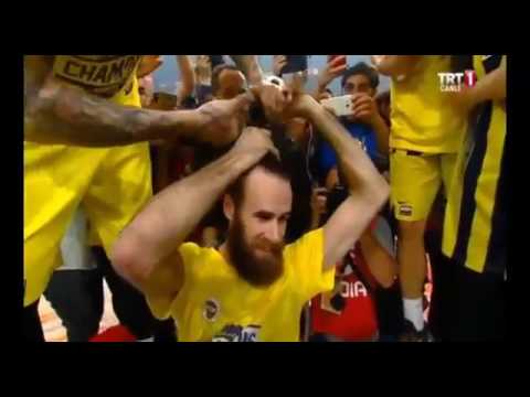 Pero Antic Gigi Datomen'in Saçını Kesiyor   Fenerbahçe vs Olympiakos 21 05 2017