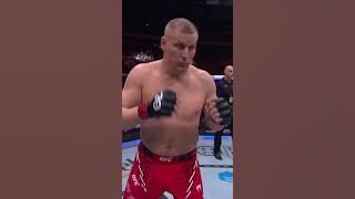 This moment between Tom Aspinall & Sergei Pavlovich at #UFC295 🤝