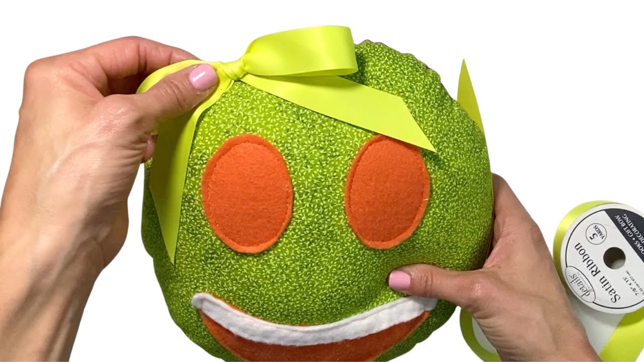 PART 2: ATTACHING A BOW TO EMOJI PILLOW