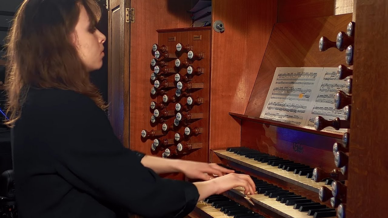 Bach – Prelude and Fugue in A minor BWV 543, Alisa Birula – organ