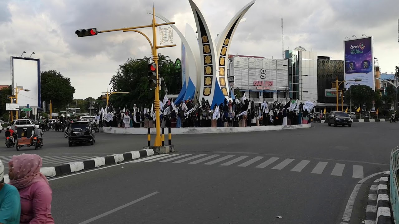 DEMO SIMPANG 5 BANDA ACEH - YouTube