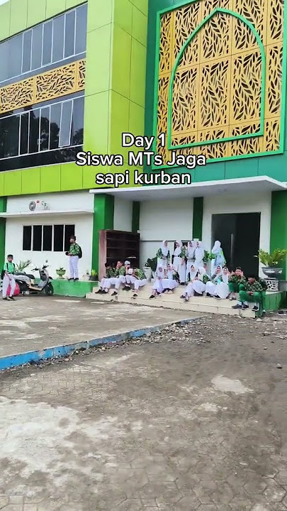 sapi ngamuk disekolahan 😭😭 SC:muhrisal1709 #youtubeshorts #hewanbesar #funny #shortvideo #ngakak