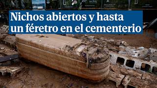 Nichos abiertos y hasta un féretro en medio del cementerio de Alfafar