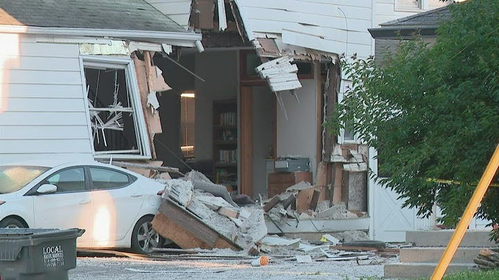 Man dead after car crashes into northwest Columbus home