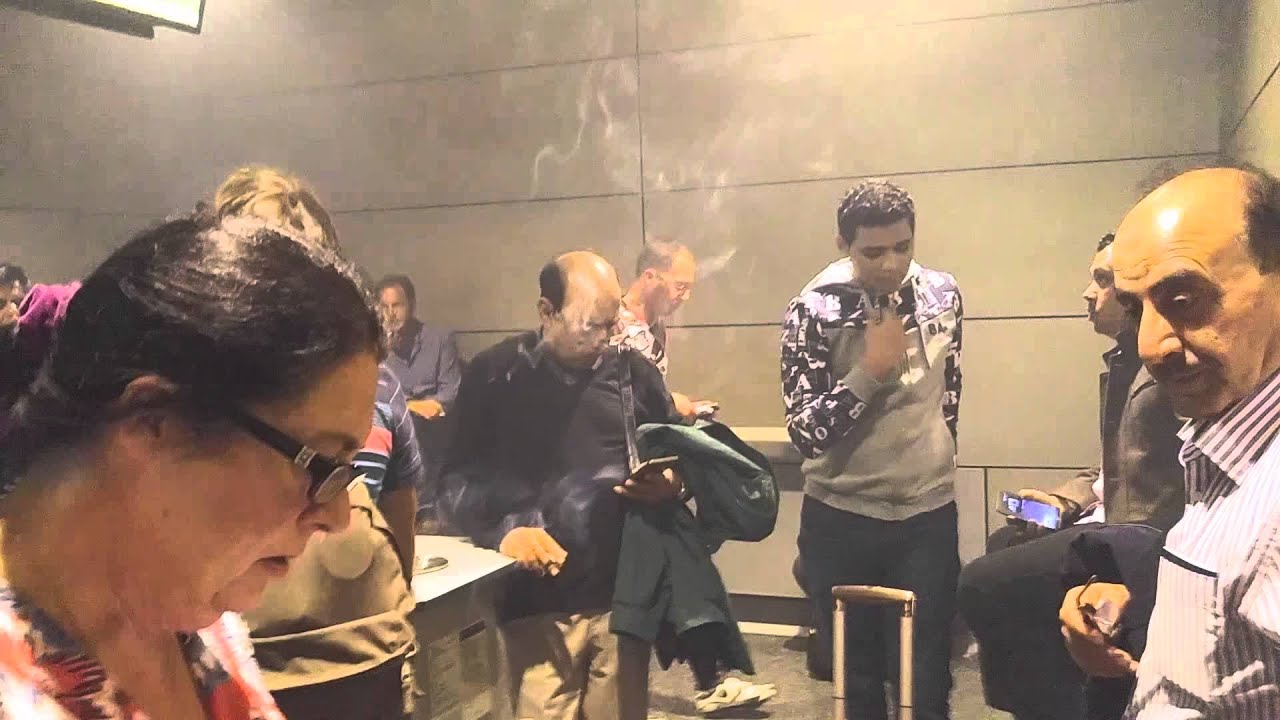 Smoking area 흡연실 모습 카타르 하마드공항 - YouTube