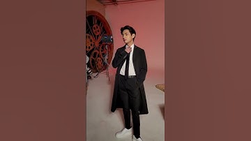 how fast did he change his expression- #BtsV #BTS #btsarmy #taehyung #shorts #taehyung