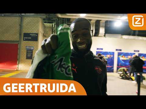 Geertruida ontvangt speciaal cadeau: "Is cht nog m'n club h!" | Kick 't Met On Tour