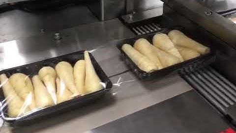 Redpack P325E FI Flowrapping Parsnips in a tray