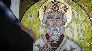 Making a mosaic of St. Nicholas
