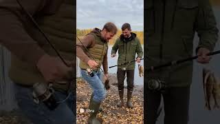 Друзья на рыбалке: эпический фейл 2! 🎣 #shorts