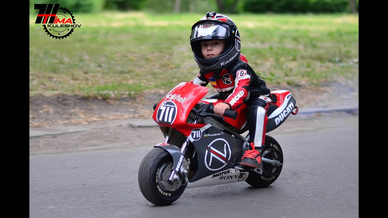 Дети ездят на мотоциклах. Тима Кулешов мотоциклист. Маленький мотоцикл. Мотоцикл для детей. Для мальчиков мотоциклы.