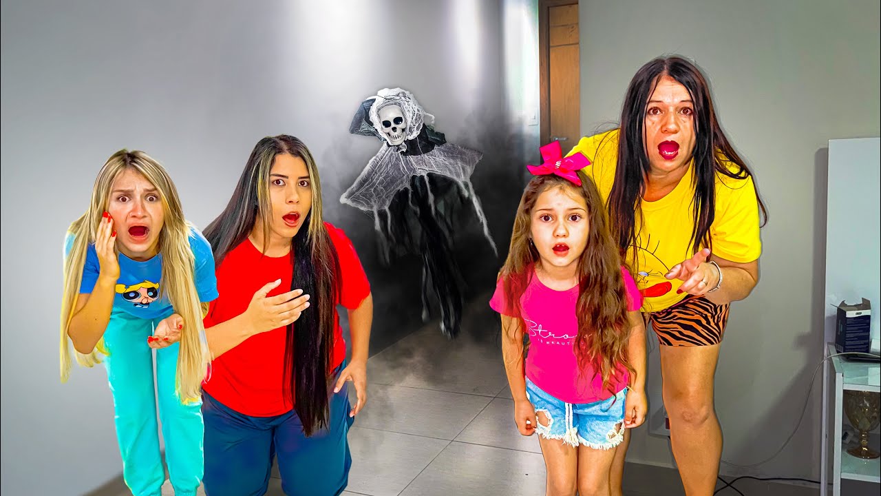 ENCONTRAMOS ALGO ASSUSTADOR NO QUARTO DA LARISSA!! 