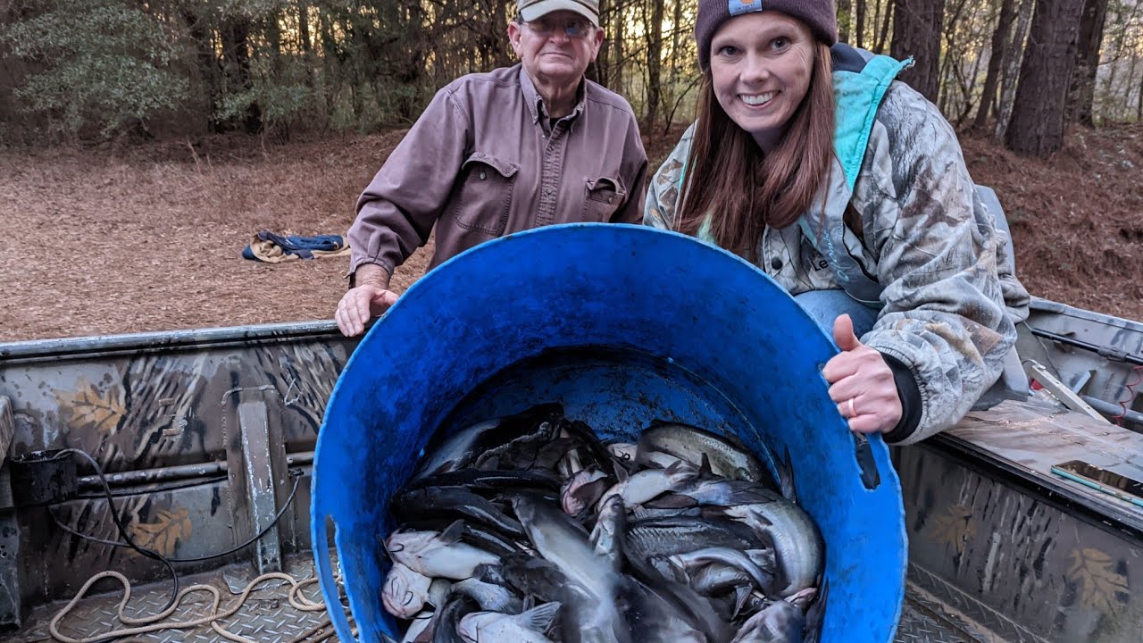 Hoop Net Fishing, Winter time Channel Cats!!! 