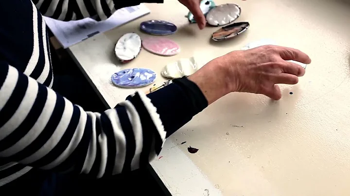 Gilded Encounters: Contemporary jewellery at Hadle...