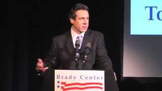 Andrew Coumo accepts the Sarah Brady Visionary Award