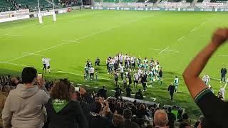 Les Joueurs De La Section Paloise Communient Avec Le Public Les Joueurs De La Section Paloise Communient Avec Le Public