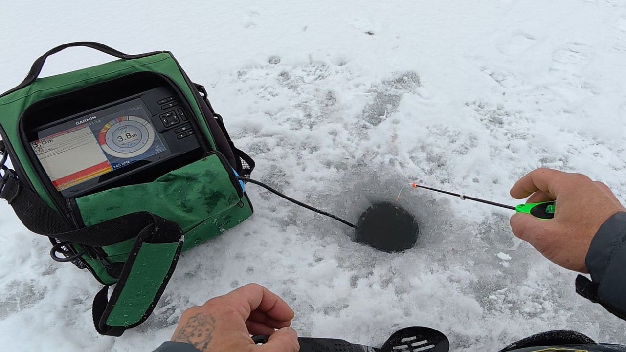 Z echosondą się nie liczy !!! Poważne okonie na mormyszkę !!!