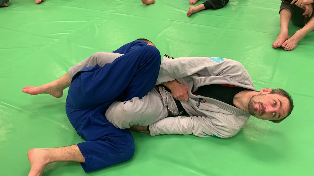 De La Riva Guard Pass: Berimbolo Prevention and Duckunder Pass to Leg ...