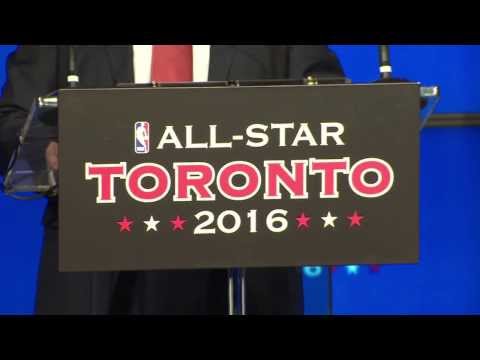 Drake joins the Toronto Raptors
