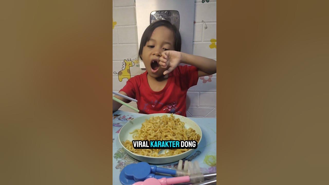 Makan mie pake sumpit karakter