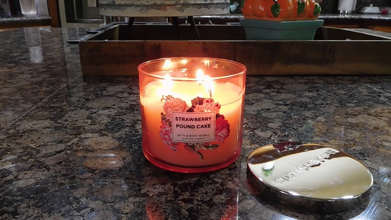 Candle Review: Bath and Body Works Strawberry Pound Cake!