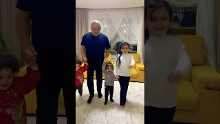 Ayağında Takunya Takur Tukur Ediyor😅🤣😂