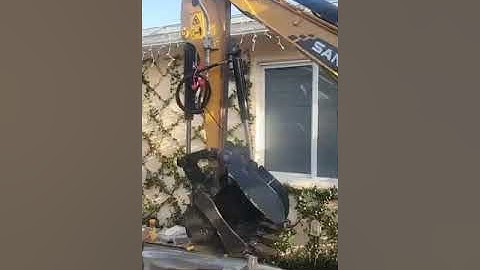 Mini excavator hydraulic thumb installation testing