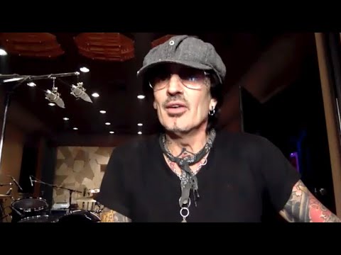 Tommy Lee Says He Broke His Ribs Carrying Luggage Down Stairs 