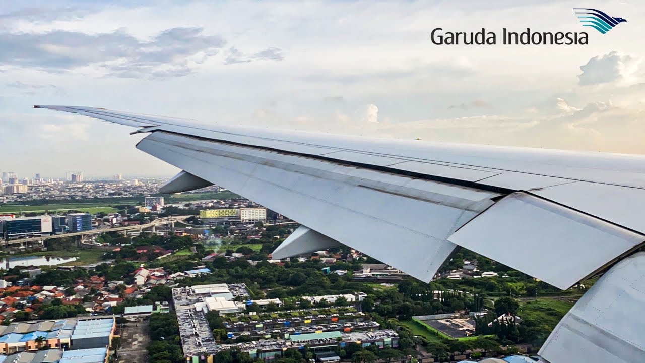 Garuda Indonesia B777-300ER Landing at Jakarta, Soekarno Hatta Airport
