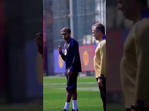 الحكم لامين يامال 🤭 برشلونة 🥰 l'arbitre lamine yamal.el arbitro Barcelone