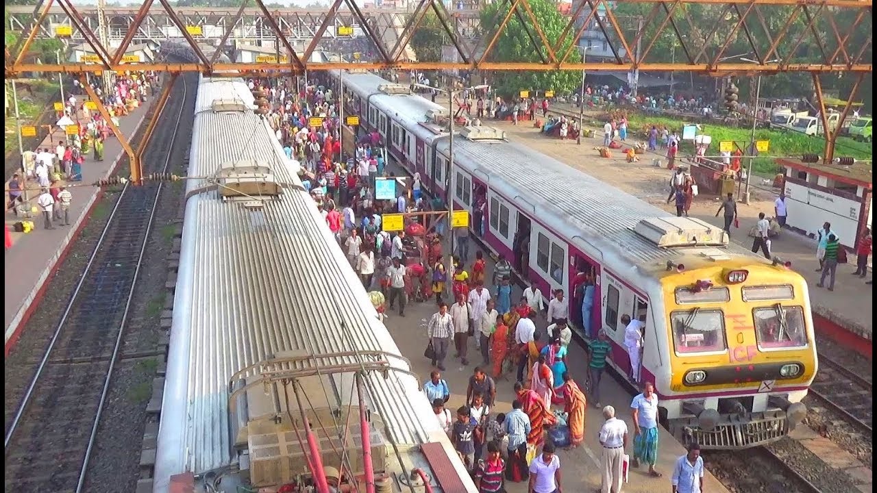 Busy Railway Station Sheoraphuli Railway Station MEDHA EMU Local busy-railway-station-sheoraphuli-railway-station-medha-emu-local