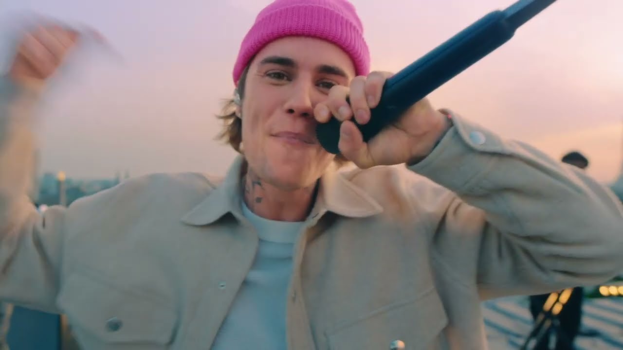 ⁣Justin Bieber - Hold On (Live from Paris)